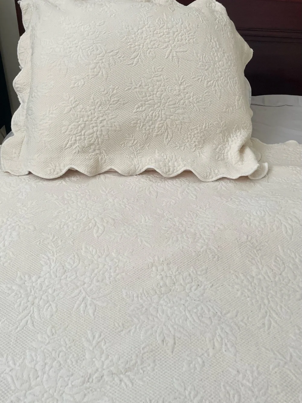 Vintage Ivory Twin Floral Matelasse Coverlet & Sham
